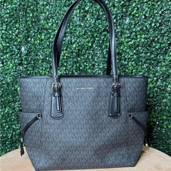 Michael Kors Voyager East West EW Logo Signature Tote Dark Silver Bag Handbag - Picture 2 of 12